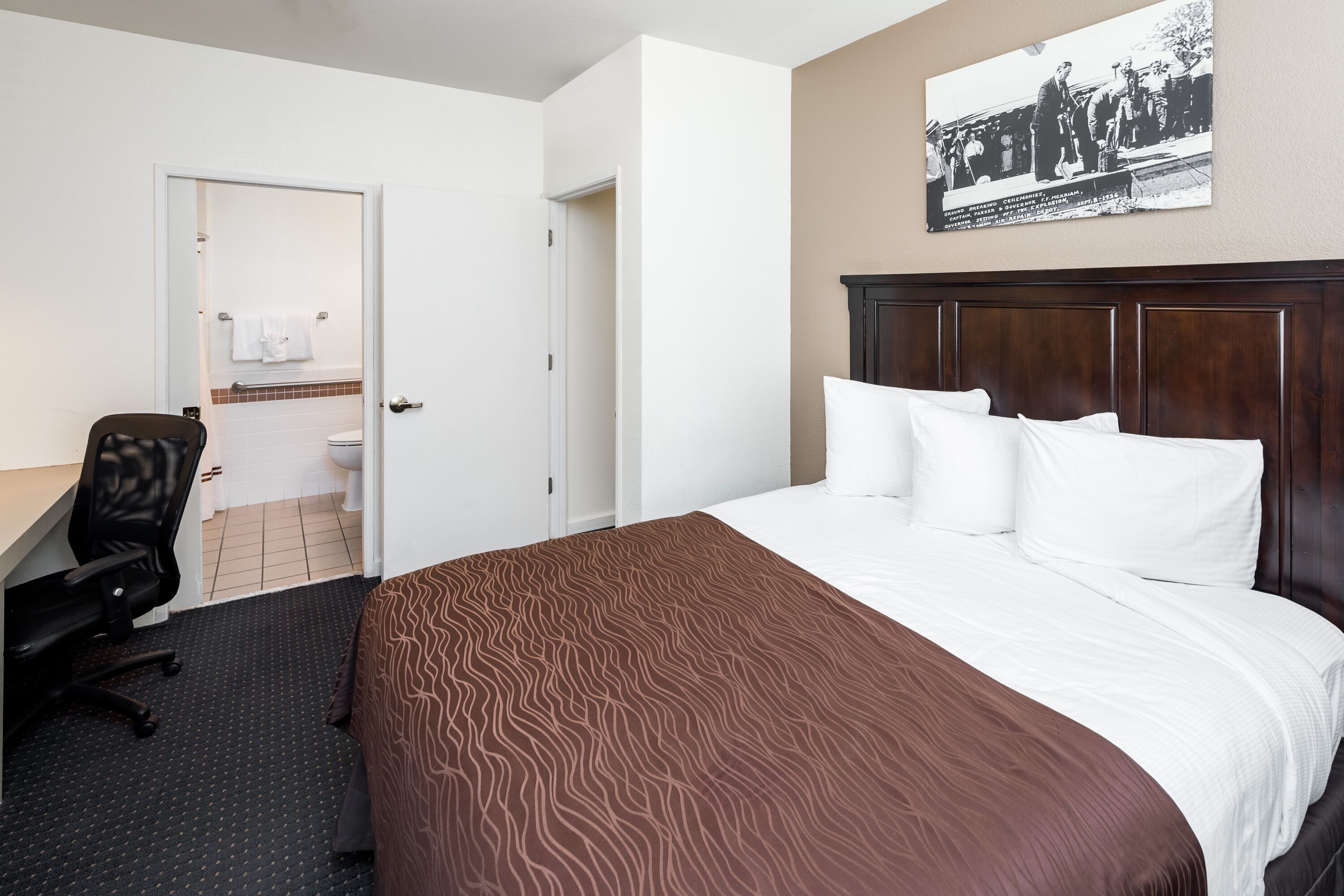 Camas con pillow-top, minibar y escritorio 