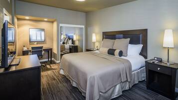 Executive Suite, 1 Bedroom (King) | Pillowtop beds, minibar, desk, laptop workspace