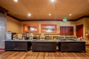 Free daily buffet breakfast  - Lions Gate Hotel (McClellan)