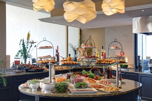 Petit déjeuner buffet servi tous les jours en supplément