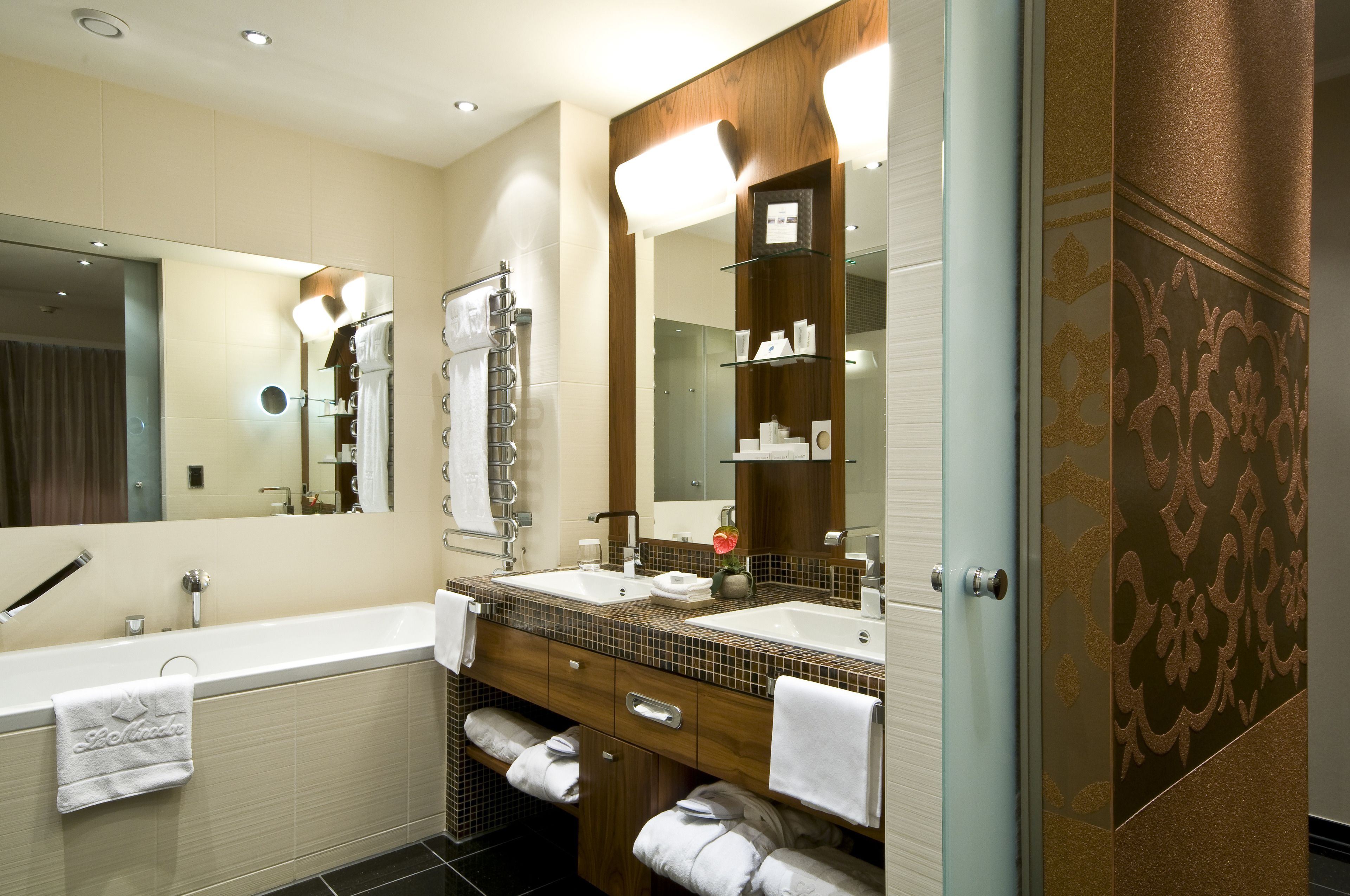 junior suite (prestige) | bathroom | separate bathtub and shower, free toiletries, hair dryer, bathrobes