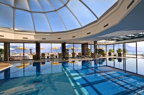 Indoor pool, pool loungers