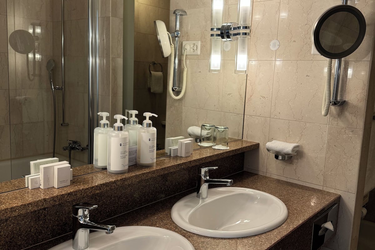deluxe room | bathroom | separate bathtub and shower, free toiletries, hair dryer, bathrobes