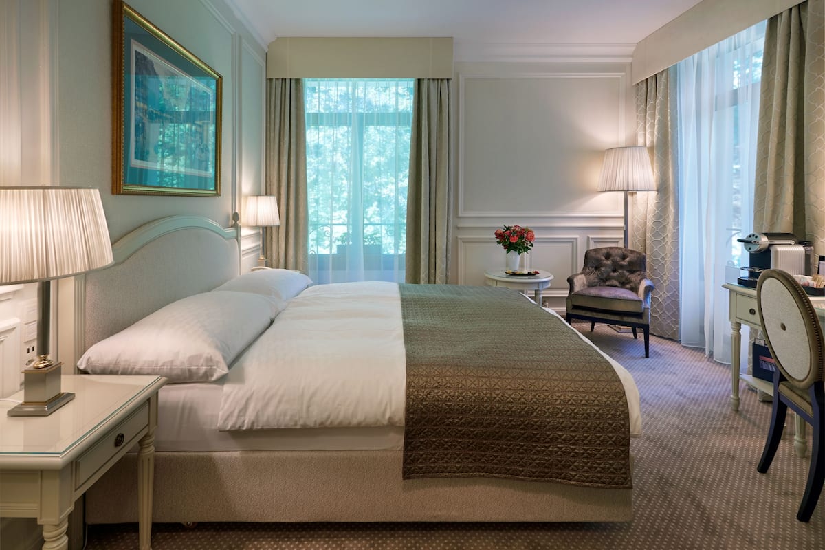 Superior Room | Hypo-allergenic bedding, minibar, in-room safe, individually decorated