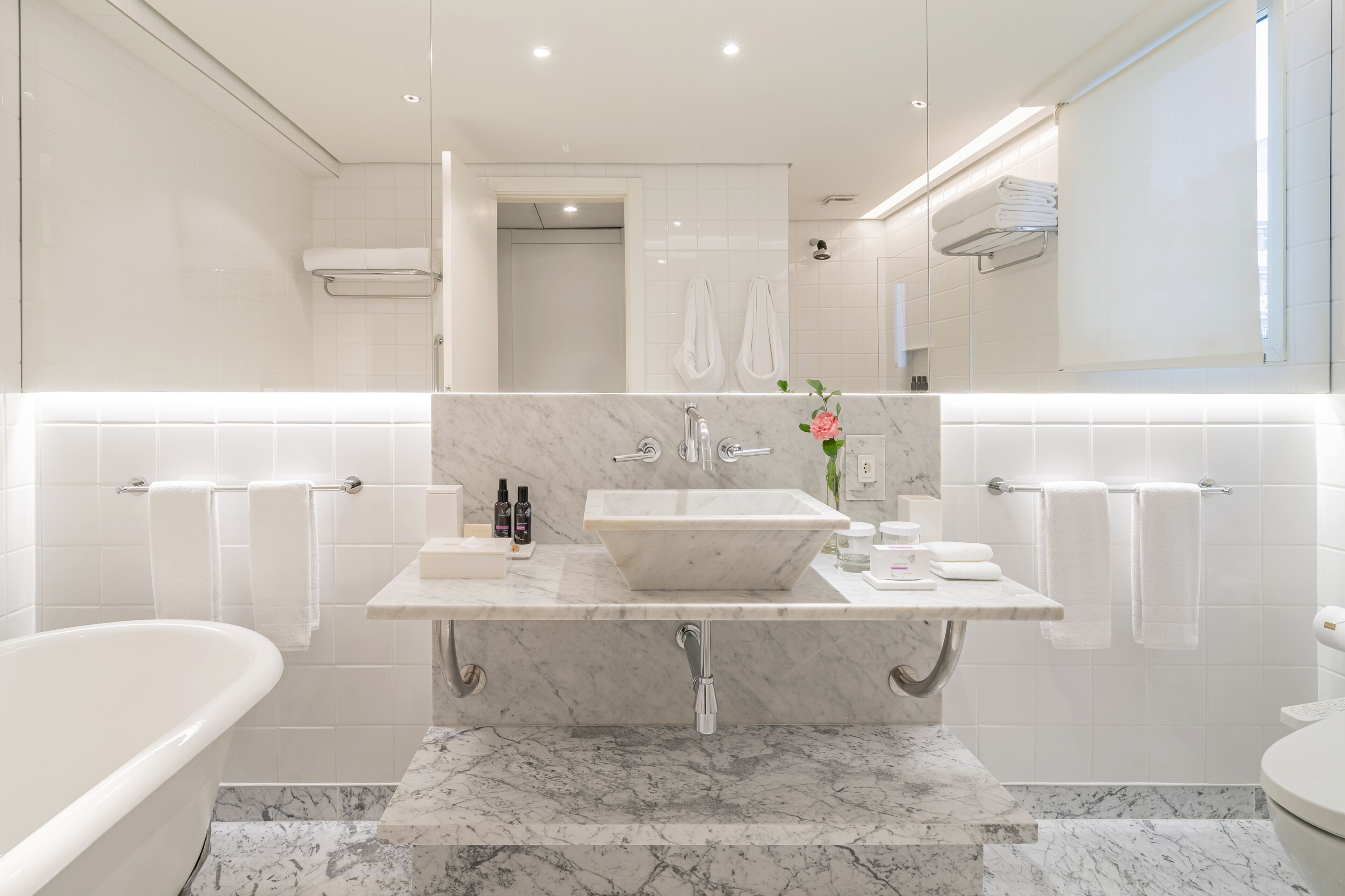 emiliano suite | bathroom | shower, free toiletries, hair dryer, bidet