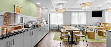 فطور أوروبي مجانًا يوميًا