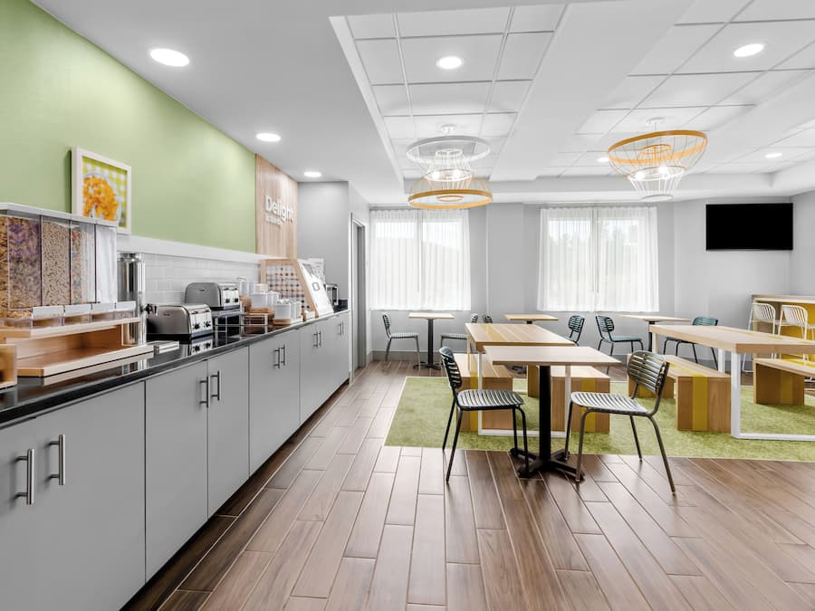 Tägliches inbegriffenes kontinentales Frühstück