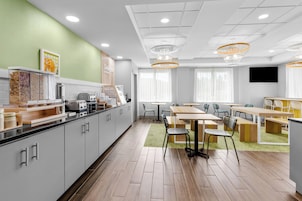 Free daily continental breakfast