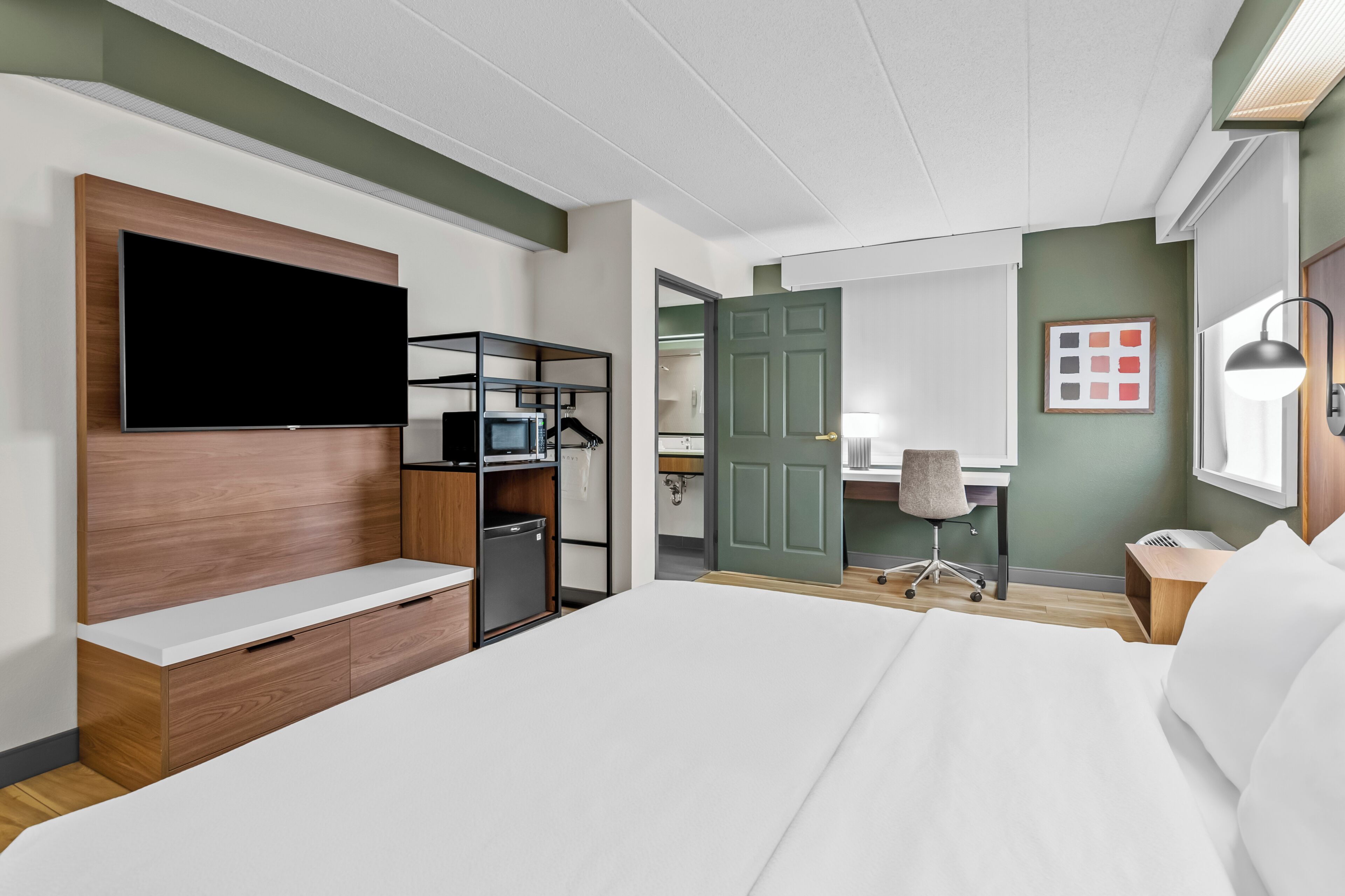 Room, 1 King Bed, Accessible, Bathtub (Mobility & Hearing) | Desk, blackout drapes, iron/ironing board, free WiFi