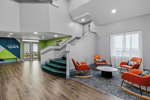 Lobby - Spark by Hilton Lynchburg (Lynchburg)