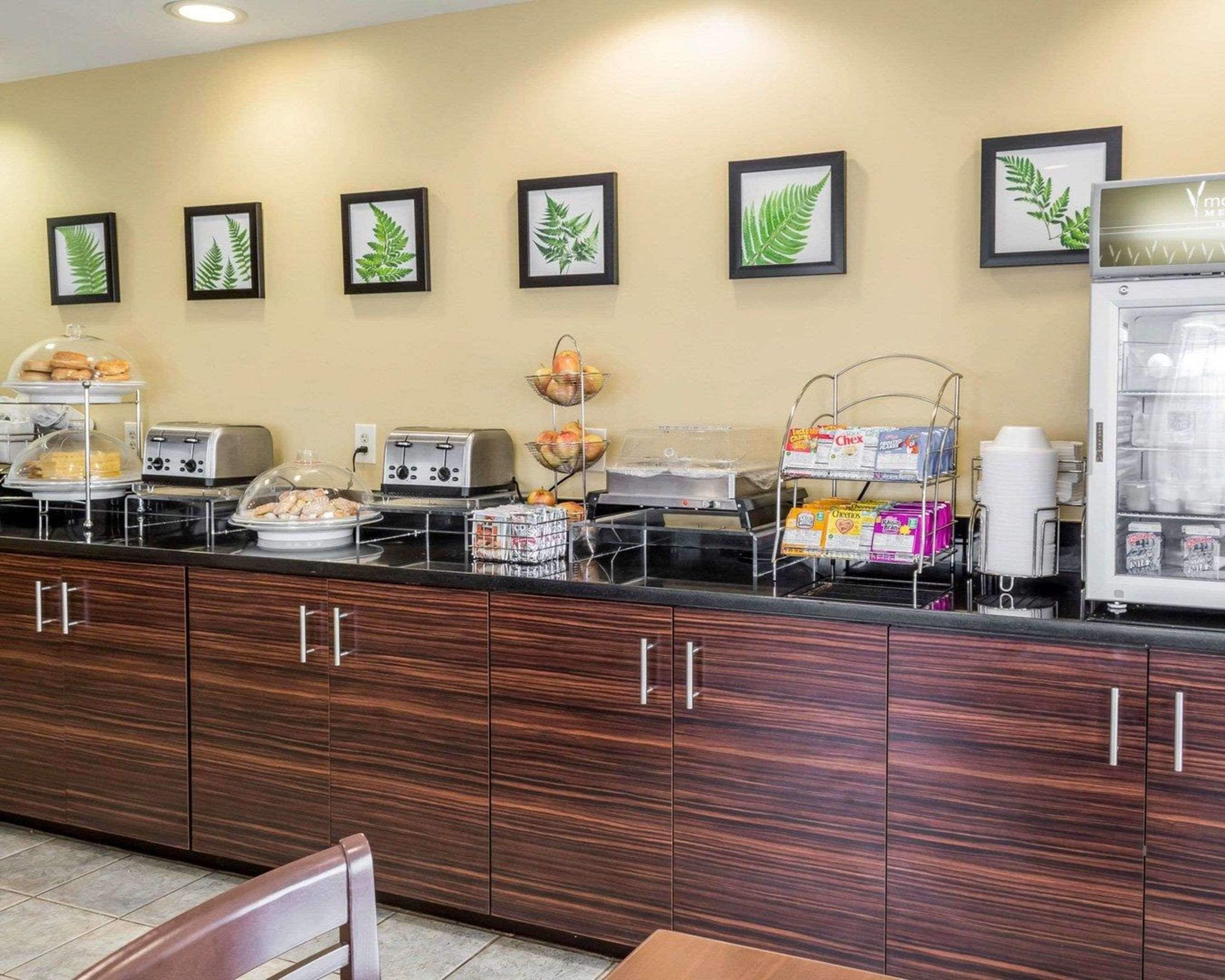 free daily continental breakfast