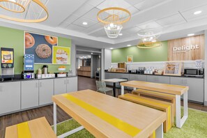 Free daily continental breakfast - Spark by Hilton Lynchburg (Lynchburg)