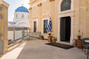 المنشأة من الخارج