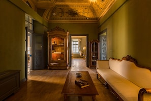 Familien-Suite, eingeschränkter Meerblick | Sitzecke in der Lobby