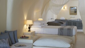 Cave Suite with Sharing Jacuzzi - Zannos Melathron (Santorini)