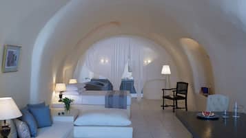 1 bedroom, Egyptian cotton sheets, premium bedding, down duvets