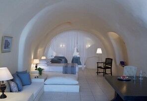 Cave Suite with Sharing Jacuzzi