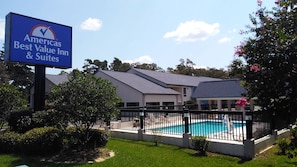 Seasonal outdoor pool, pool umbrellas, sun loungers