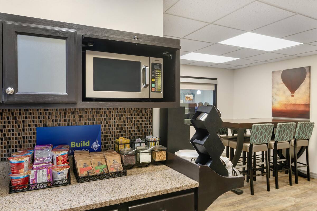 free daily continental breakfast