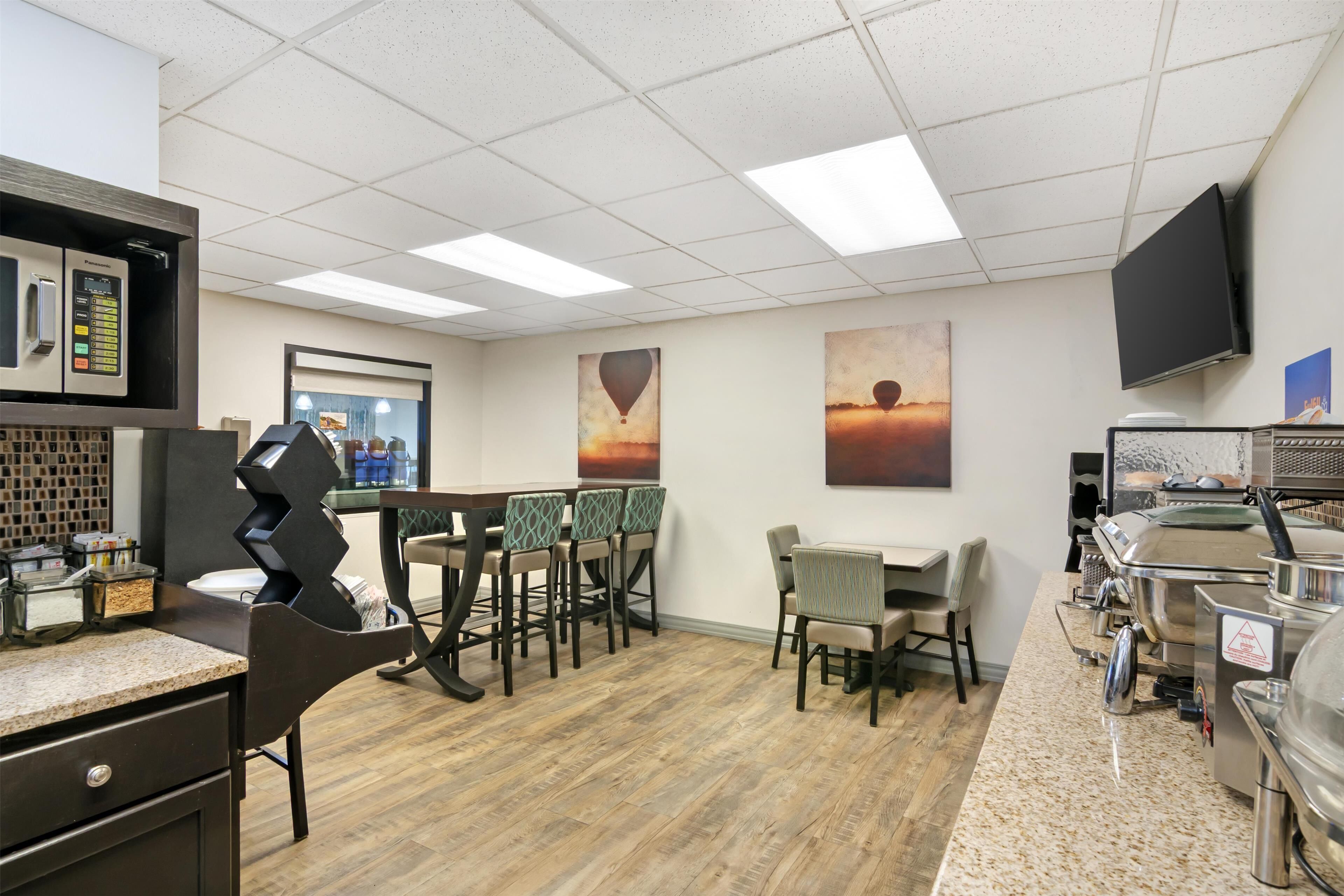 free daily continental breakfast