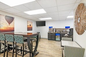 Free daily continental breakfast