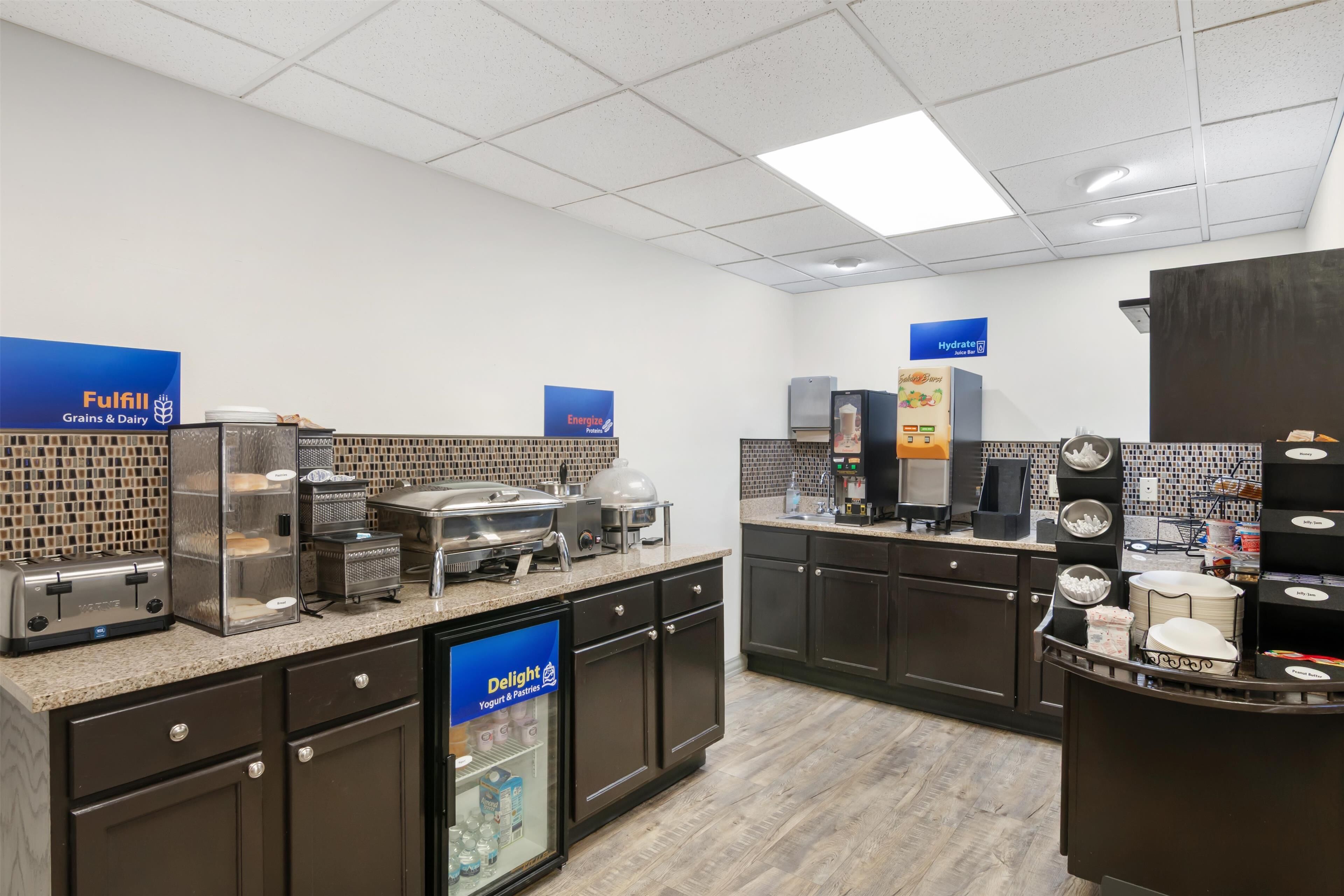 free daily continental breakfast