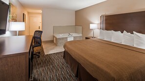 Habitación estándar, 1 cama de matrimonio grande, no fumadores, bañera de hidromasaje | Cortinas opacas, tabla de planchar con plancha, cunas gratuitas