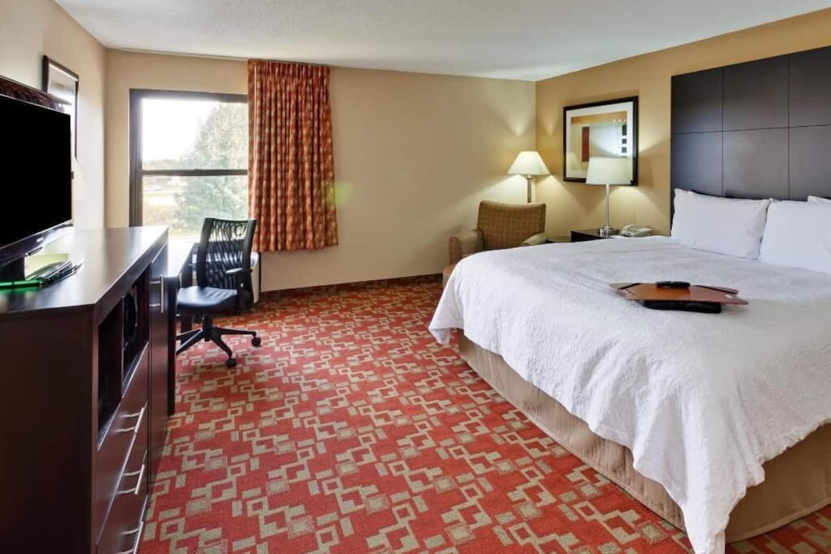 In-room safe, desk, iron/ironing board, free WiFi