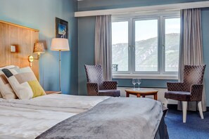Pillowtop beds, desk, iron/ironing board, cribs/infant beds - Vøringfoss Hotel (Eidfjord)