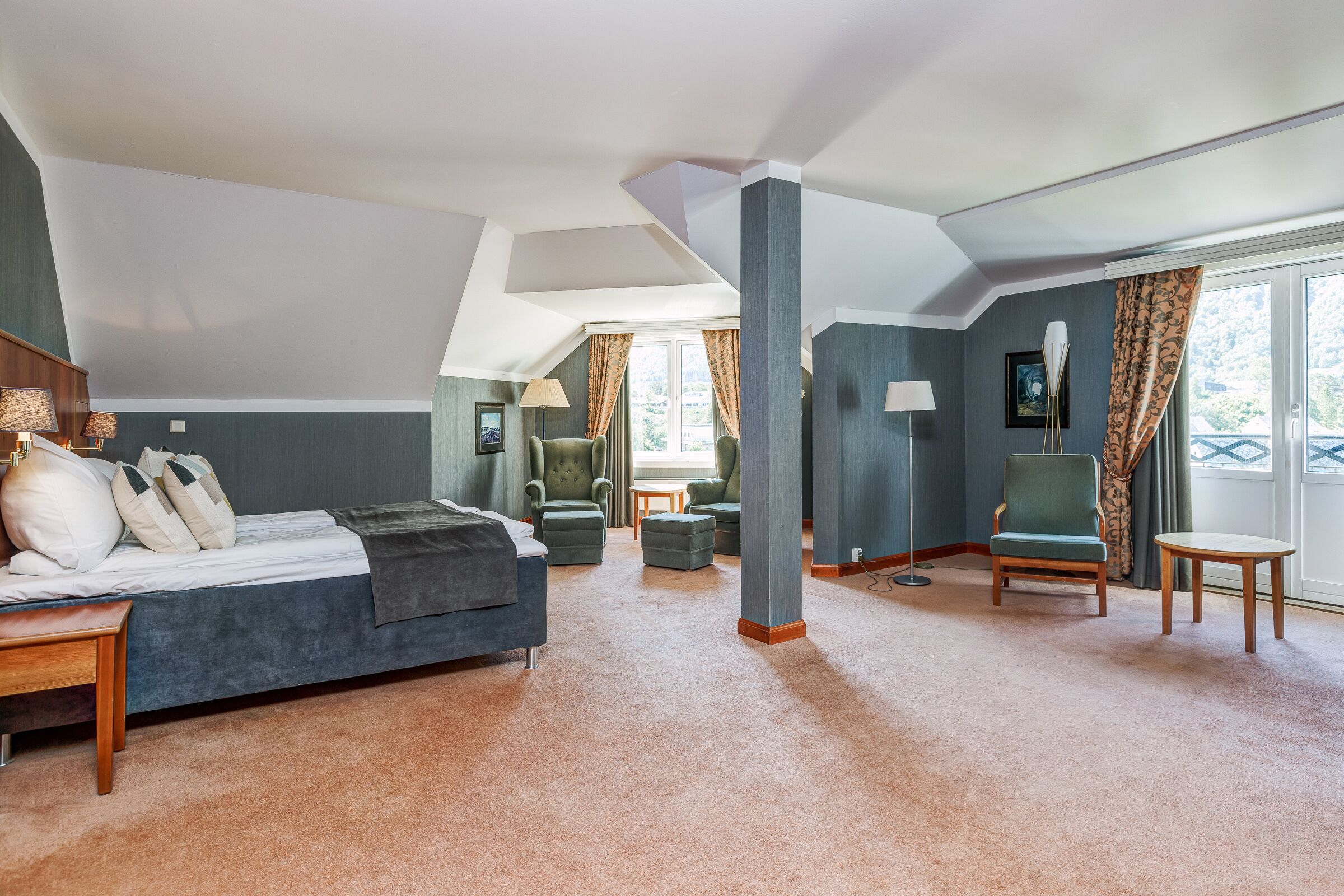 pillow-top beds, desk, iron/ironing board, cots/infant beds