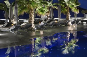 Seasonal outdoor pool, pool umbrellas, sun loungers