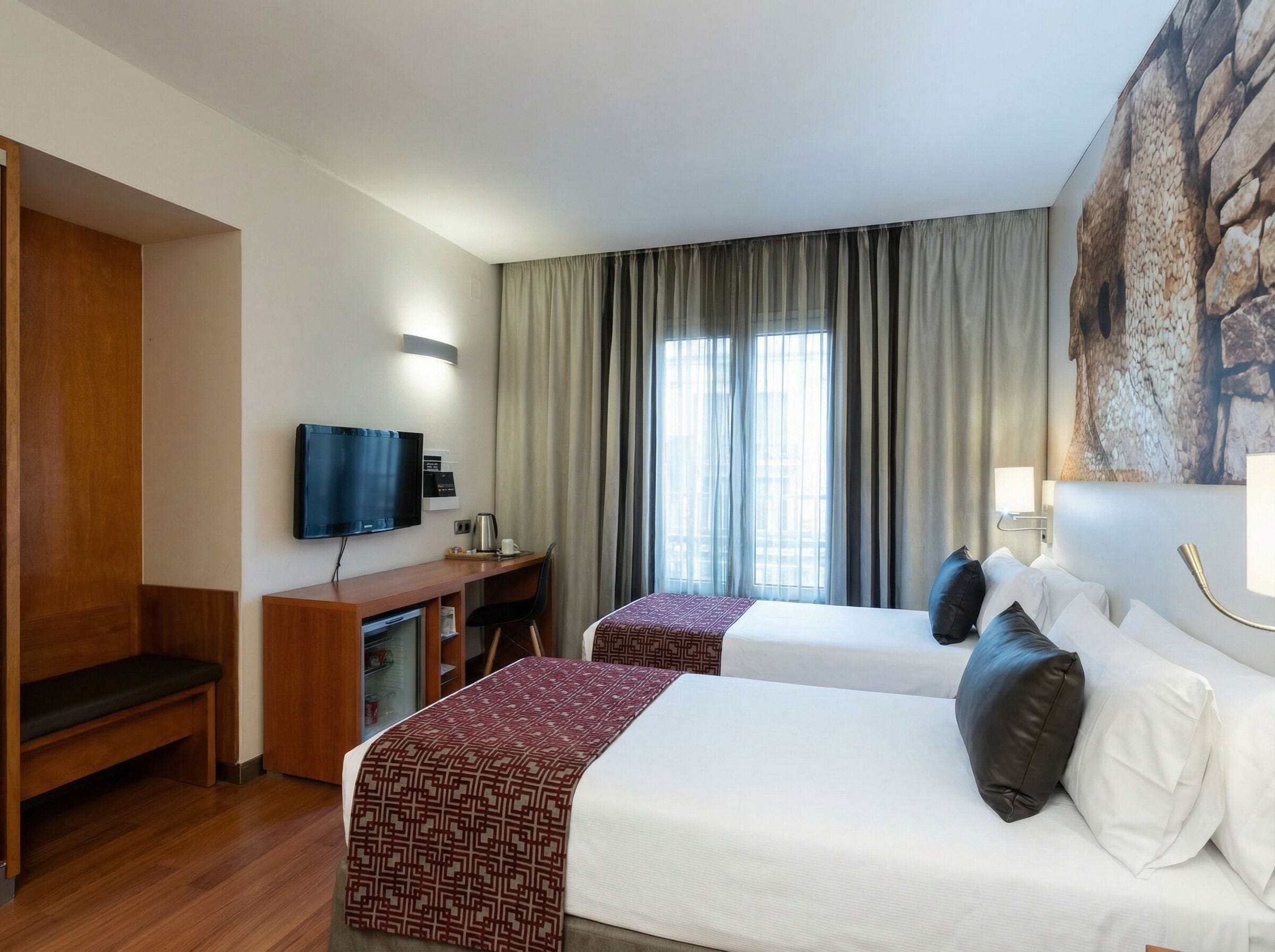 Minibar, coffres-forts dans les chambres, bureau, chambres insonorisées