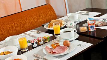 Daily buffet breakfast for a fee