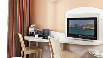 Premium bedding, in-room safe, individually decorated