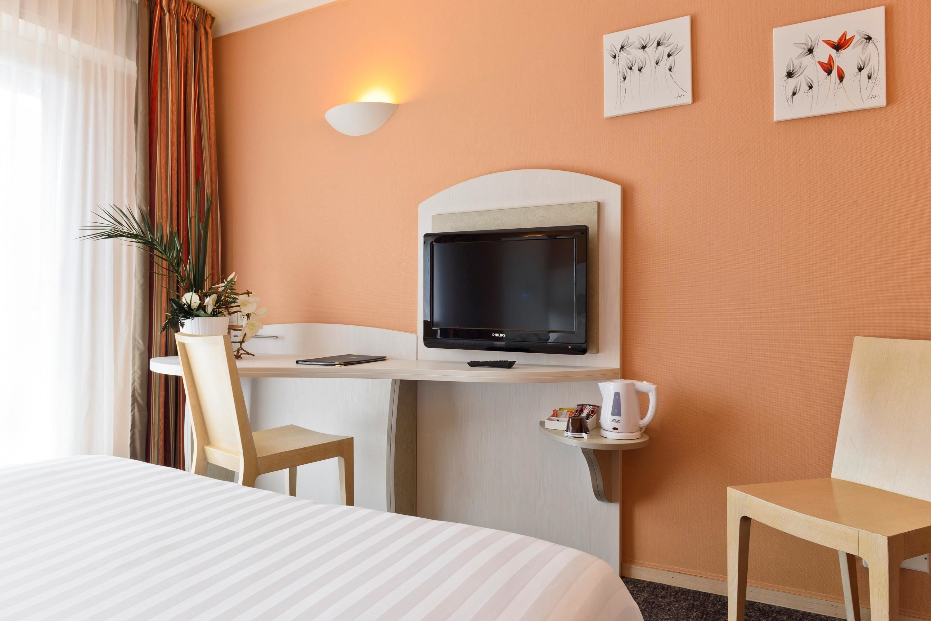 premium bedding, in-room safe, individually decorated