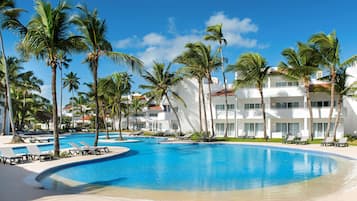 3 outdoor pools, pool loungers
