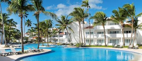 3 piscinas al aire libre, sillones reclinables de piscina