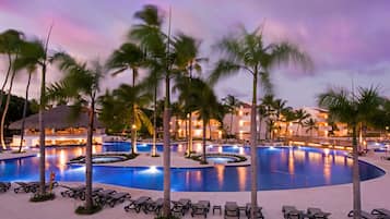 3 outdoor pools, sun loungers