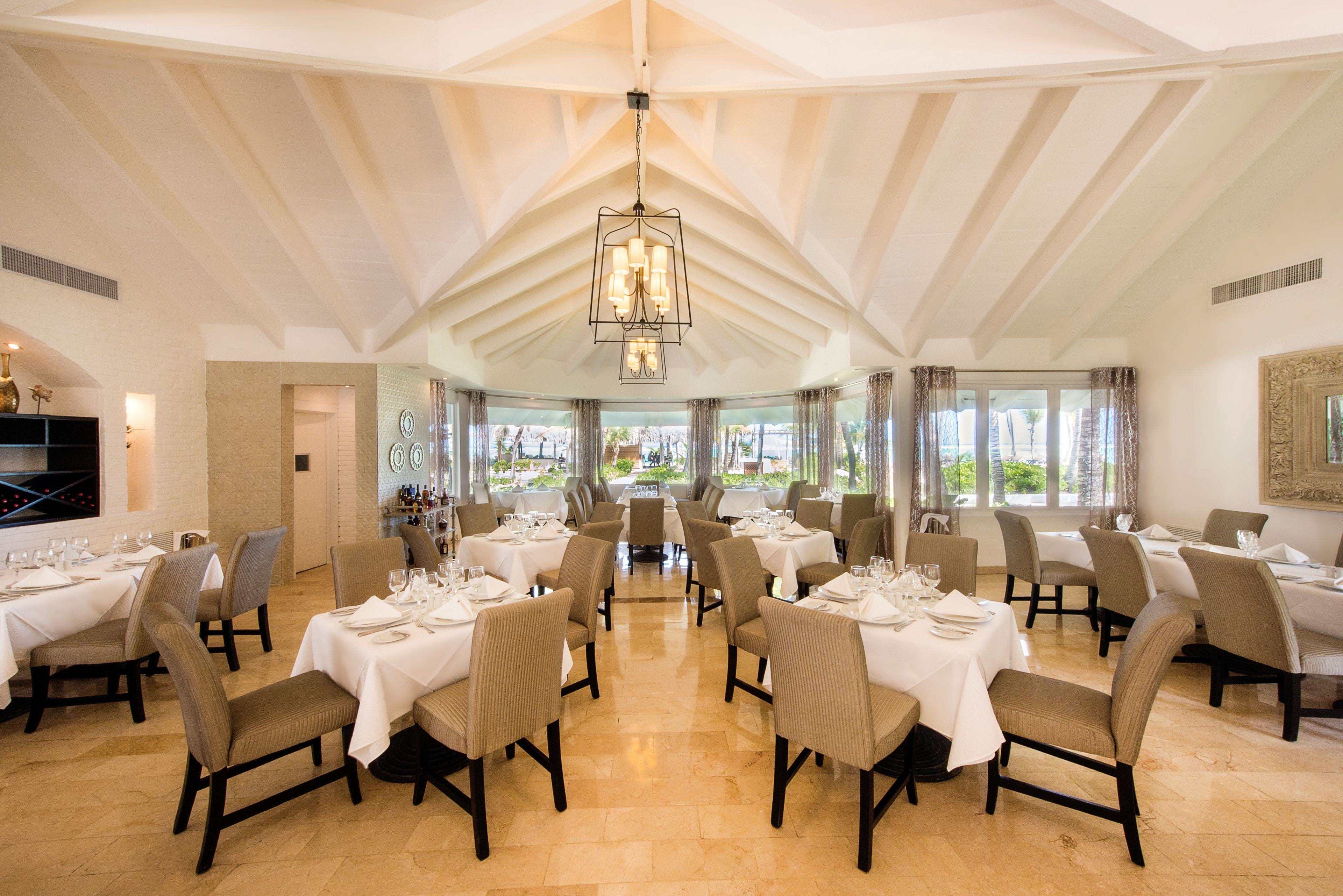 11 ห้องอาหาร, บริการอาหารเช้า อาหารกลางวัน อาหารเย็น, อาหารเม็กซิกัน