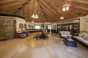 Couples treatment rooms, body treatments, hydrotherapy, aromatherapy