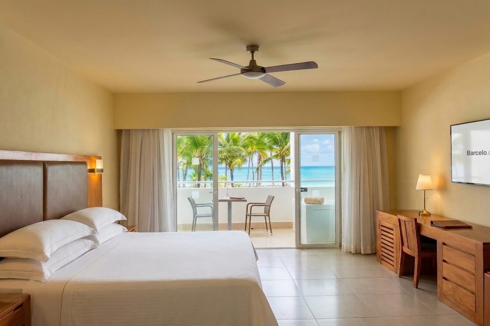 Junior Studio Suite, Oceanfront (Royal Level) | Down comforters, in-room safe, individually decorated