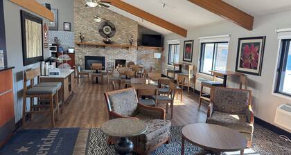 AmericInn by Wyndham Albert Lea