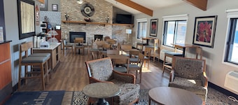 AmericInn by Wyndham Albert Lea