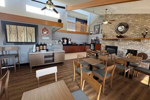 Free daily continental breakfast - AmericInn by Wyndham Albert Lea (Albert Lea)