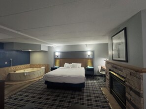 Studio Suite, 1 King Bed, Non Smoking | Individually decorated, individually furnished, desk, laptop workspace