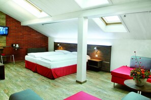 Standard Triple Room | Living area | Flat-screen TV - Sorell Hotel Arabelle Bern (Bern)