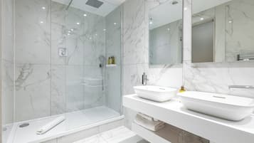 Royal Mile Twin or Double | Bathroom | Designer toiletries, hair dryer, bathrobes, towels