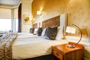 Desk, iron/ironing board, free WiFi - Royal Ettrick Hotel (Edinburgh)