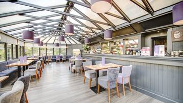 Breakfast, lunch, dinner served; British cuisine, alfresco dining