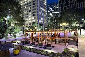 Cocktail bar